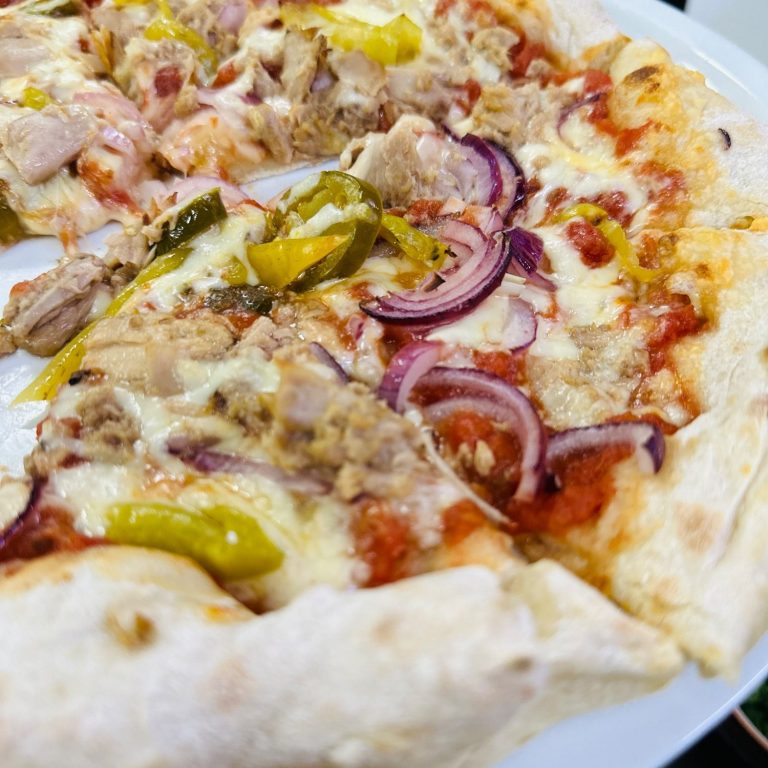 Kung Fu Pizza Tonno mit Thunfisch
